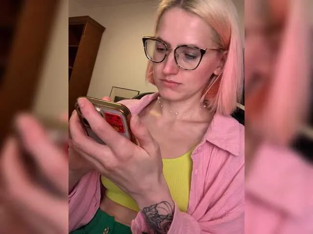 SherineNorth – webcam model profile photo Image 6