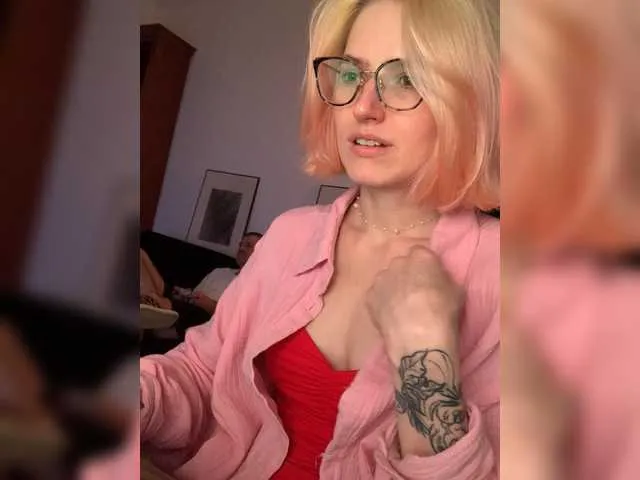 SherineNorth – webcam model profile photo Image 9