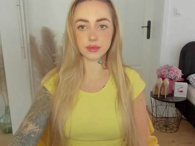 Dolce – webcam model profile photo Image 5