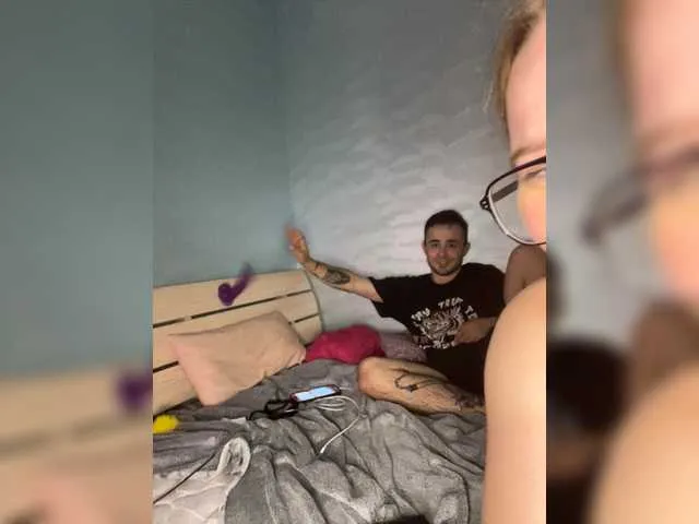 GennaJames – webcam model profile photo Image 3