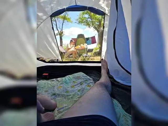 Carine – webcam model profile photo Image 10