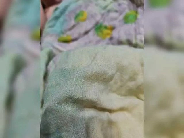 Carine – webcam model profile photo Image 14