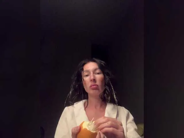 KateGale – webcam model profile photo Image 3