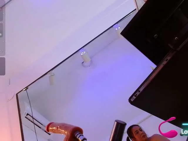 MiraKova – webcam model profile photo Image 16