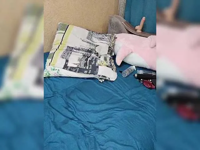 MadelineLane – webcam model profile photo Image 5