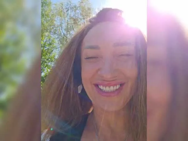 MelinaLuviani – webcam model profile photo Image 10