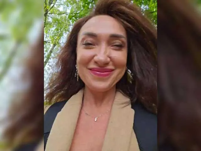 MelinaLuviani – webcam model profile photo Image 14