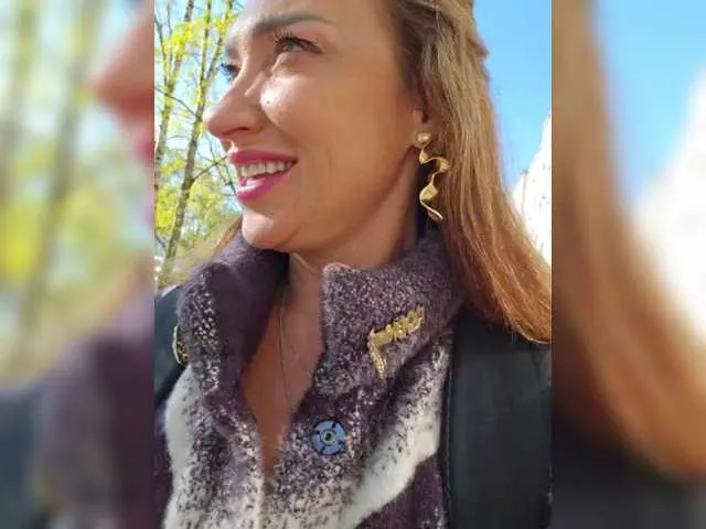 MelinaLuviani – webcam model profile photo Image 6