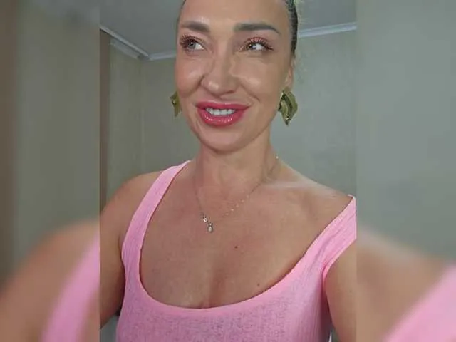 MelinaLuviani – webcam model profile photo Image 8