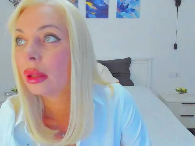 Bella – webcam model profile photo Image 13