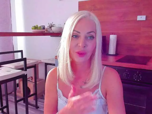 Bella – webcam model profile photo Image 15