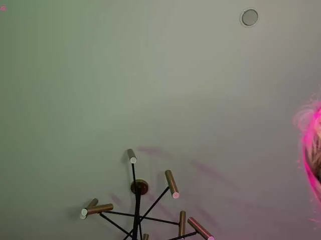 Evie – webcam model profile photo Image 12