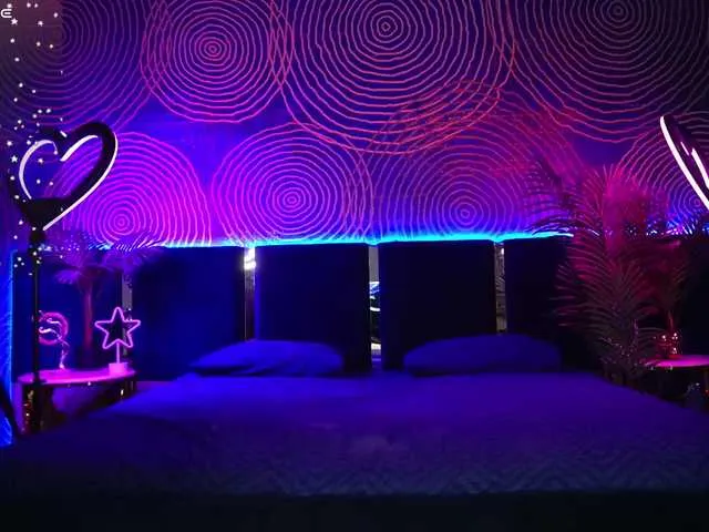 Dolce – webcam model profile photo Image 18