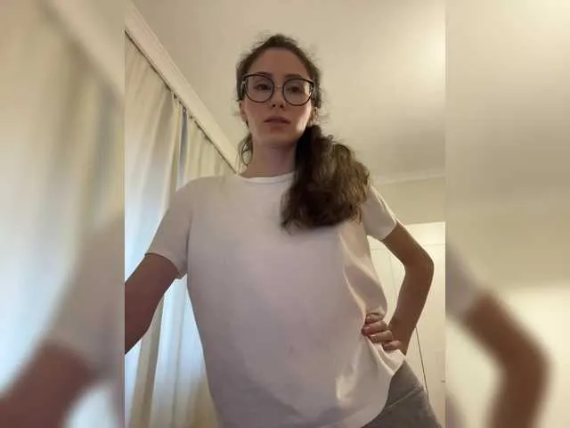 Dolce – webcam model profile photo Image 9