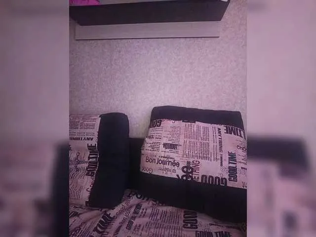 SweetieSinXXX – webcam model profile photo Image 3