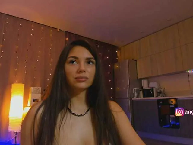 EmiBrow – webcam model profile photo Image 9