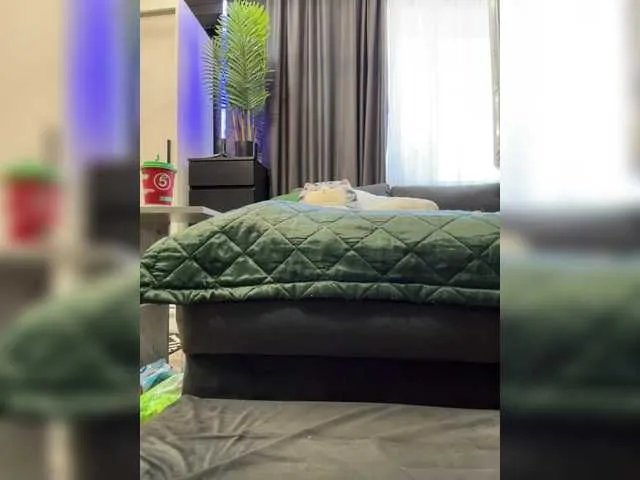 Dolce – webcam model profile photo Image 15