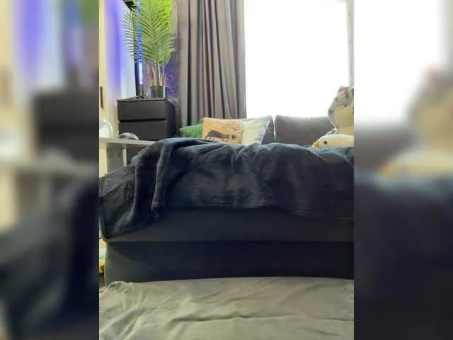 Dolce – webcam model profile photo Image 3