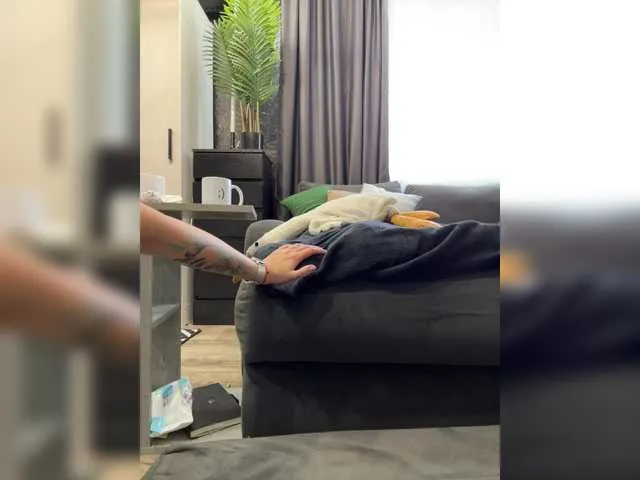 Dolce – webcam model profile photo Image 6