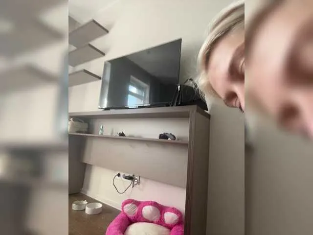 stargroup – webcam model profile photo Image 9