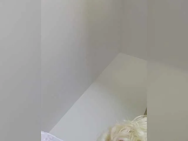 Dolce – webcam model profile photo Image 11