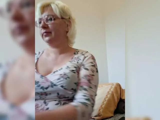 Dolce – webcam model profile photo Image 16