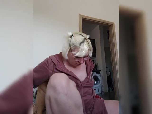 Dolce – webcam model profile photo Image 18