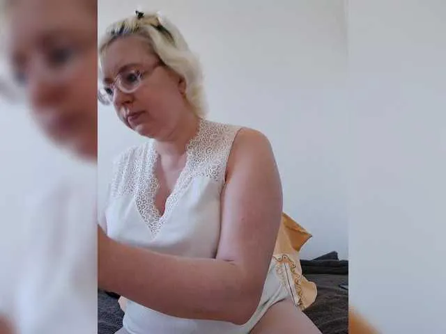 Dolce – webcam model profile photo Image 3