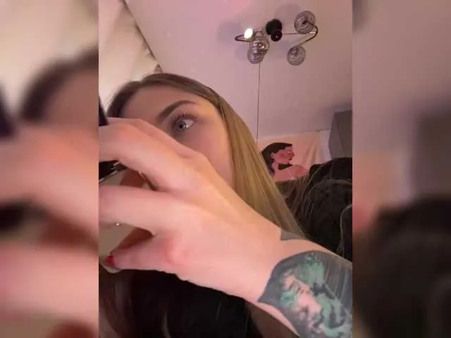 --Erika-- – webcam model profile photo Image 14