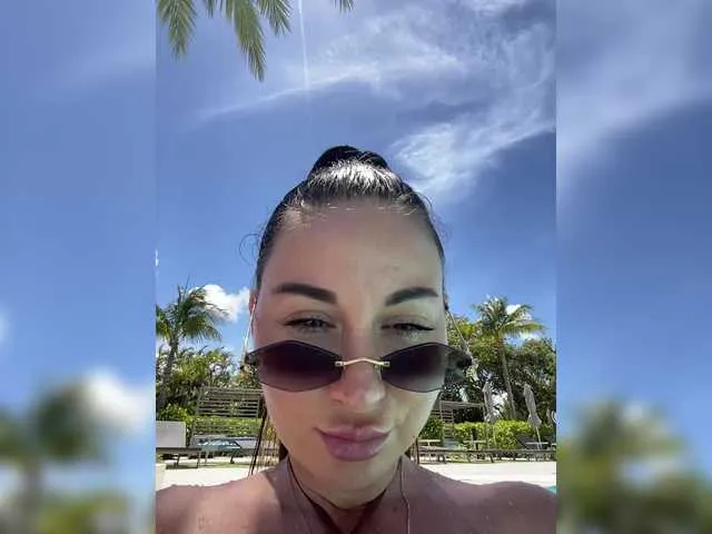 CatalinaDalessio – webcam model profile photo Image 2