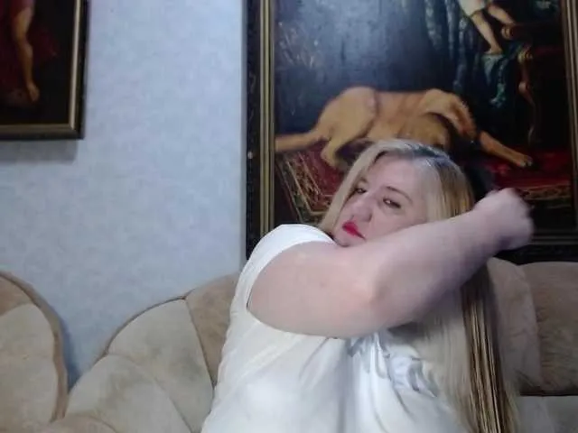 Dolce – webcam model profile photo Image 11