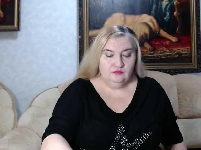 Dolce – webcam model profile photo Image 12