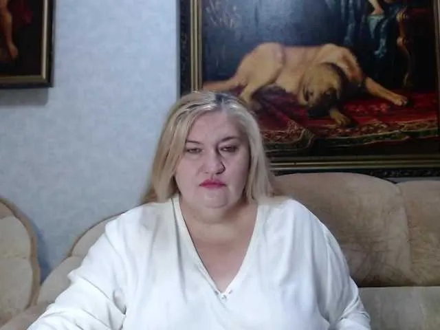 Dolce – webcam model profile photo Image 3