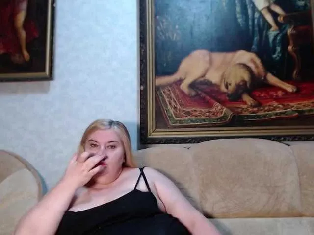 Dolce – webcam model profile photo Image 5