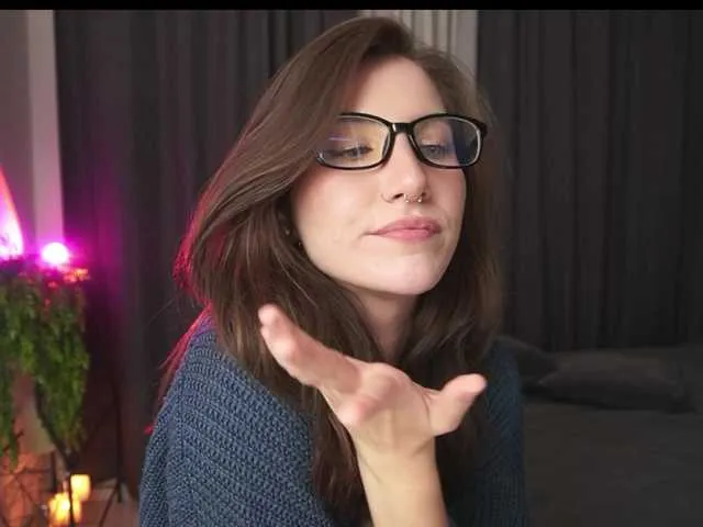 LaraCharm – webcam model profile photo Image 17