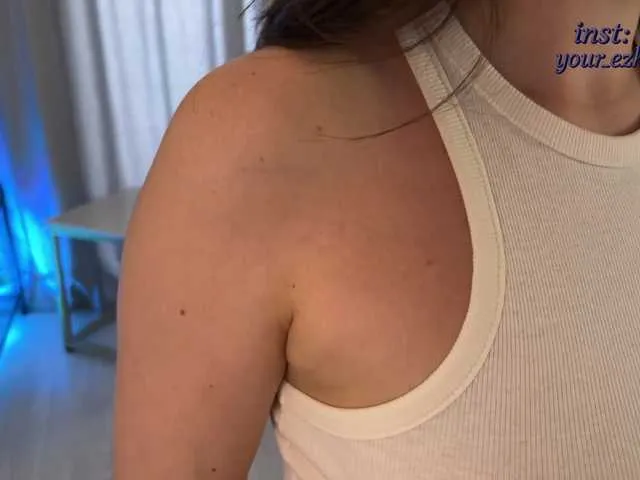 LaraCharm – webcam model profile photo Image 2