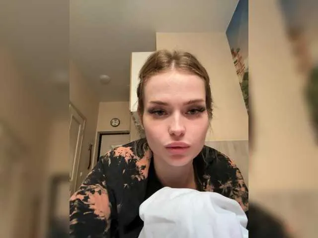 MiraKova – webcam model profile photo Image 17