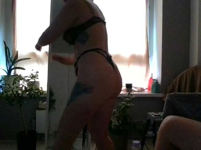 ElizaJaramillo – webcam model profile photo Image 6