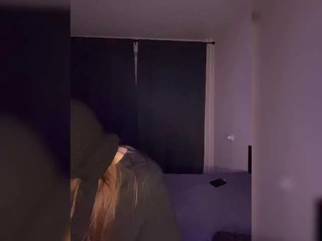 KateGale – webcam model profile photo Image 3