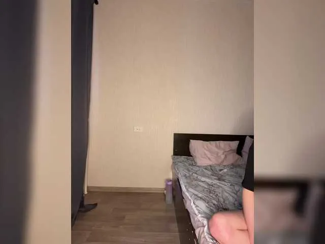 KateGale – webcam model profile photo Image 5