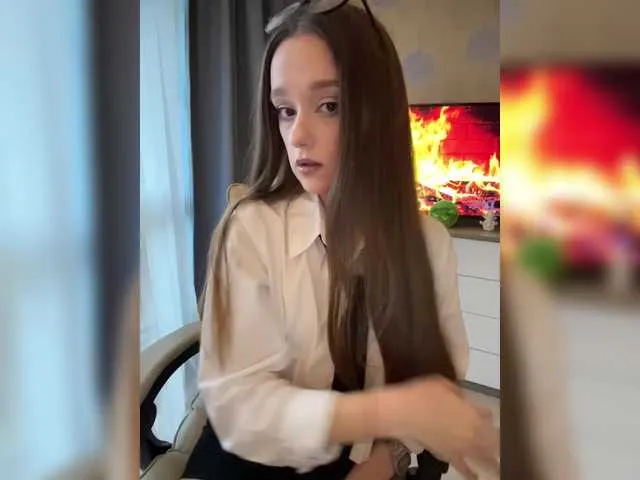 Dolce – webcam model profile photo Image 17