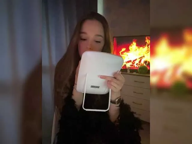 Dolce – webcam model profile photo Image 2