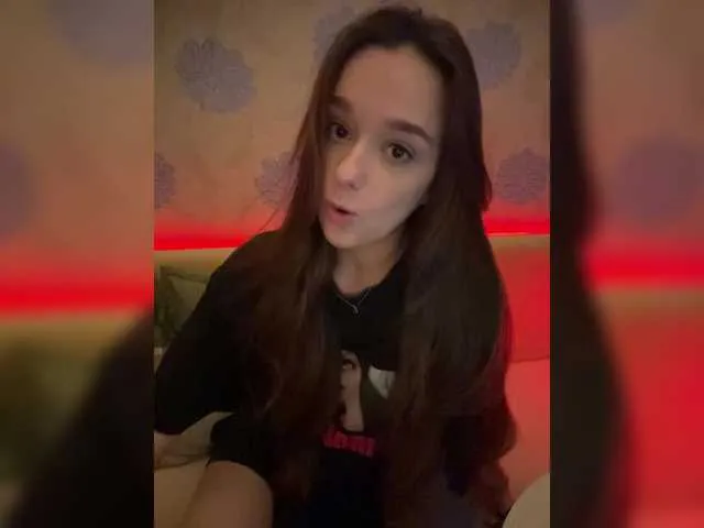 Dolce – webcam model profile photo Image 4