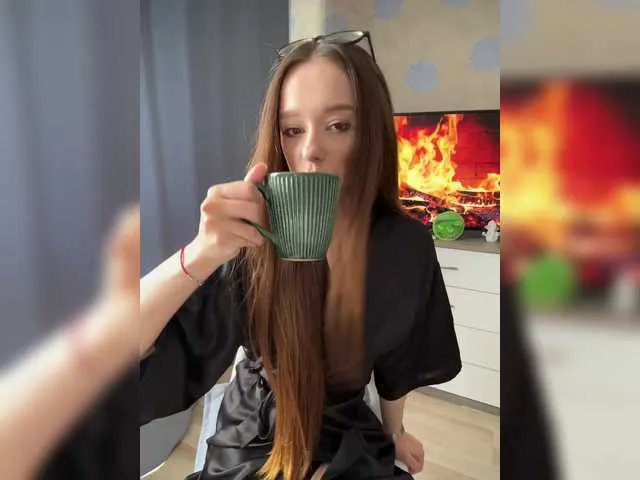 Dolce – webcam model profile photo Image 7