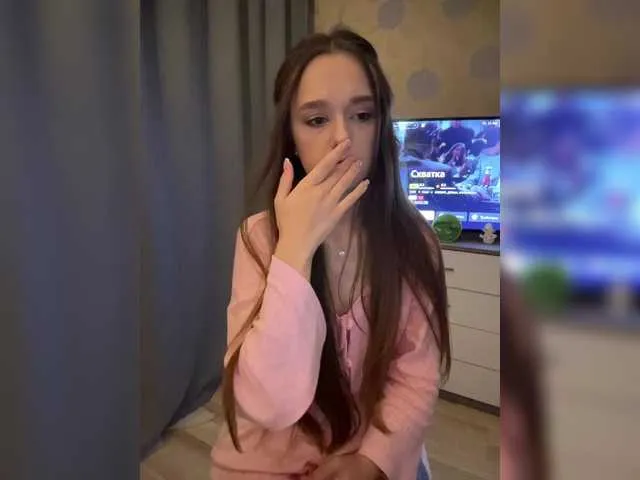 Dolce – webcam model profile photo Image 8