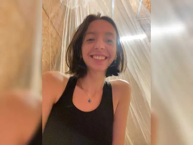 SherineNorth – webcam model profile photo Image 11