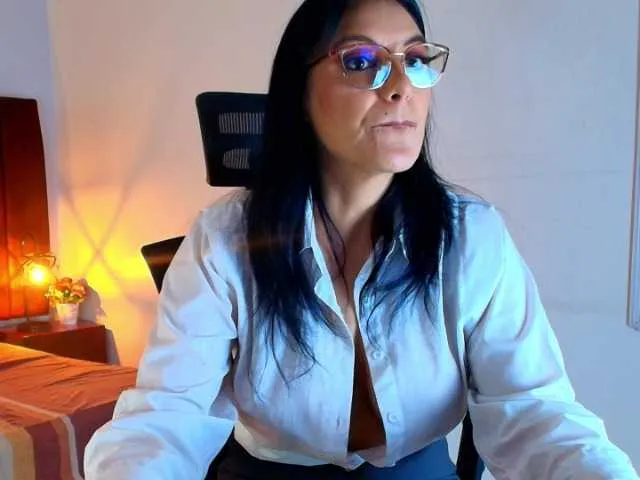 Dolce – webcam model profile photo Image 9