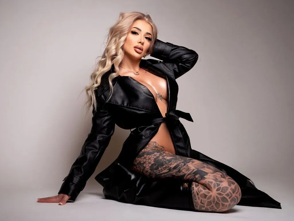 JuliaNoir – webcam model profile photo