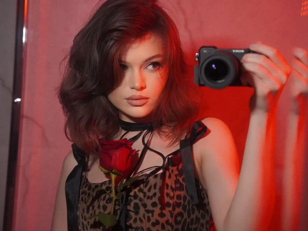 LunaBruna – webcam model profile photo