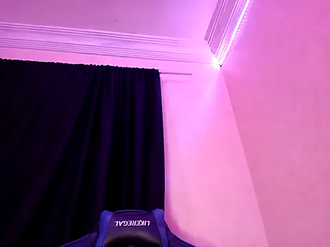 MayaHiper – webcam model profile photo Image 17